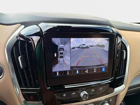 Used 2023 Chevrolet Traverse Premier FWD image 24