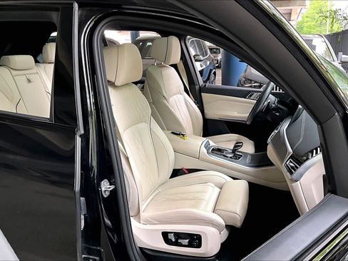 Used 2022 BMW X5 xDrive40i w/ M Sport Package AWD/4WD image 8
