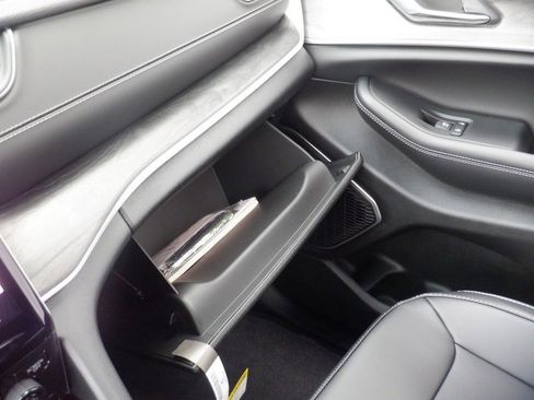 New 2025 Jeep Grand Cherokee Limited w/ Trailer Tow Package image 34