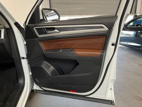 Used 2021 Volkswagen Atlas SE w/ Panoramic Sunroof Package AWD/4WD image 12