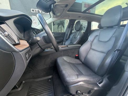 Used 2021 Volvo XC60 T5 Momentum w/ Premium Package FWD image 14