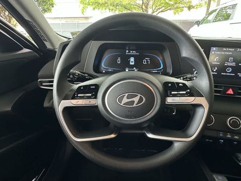 Used 2025 Hyundai Elantra SE FWD image 15