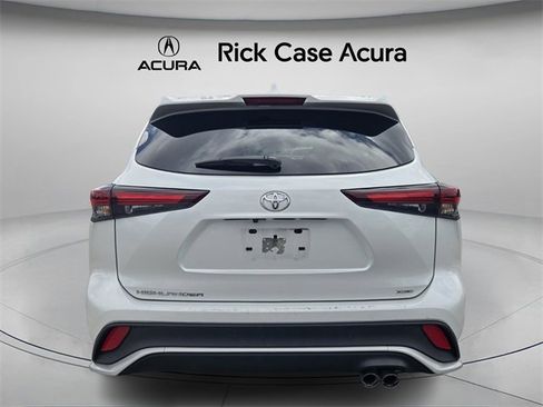 Used 2024 Toyota Highlander XSE image 6