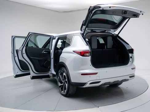 Used 2024 Mitsubishi Outlander SE image 20