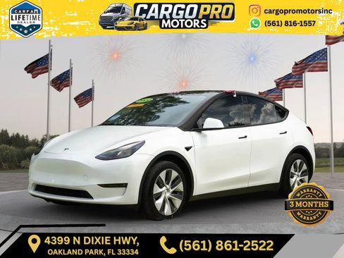 Used 2022 Tesla Model Y Long Range image 1