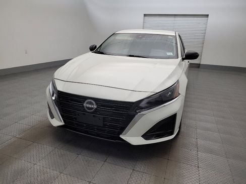 Used 2024 Nissan Altima 2.5 SV FWD image 15