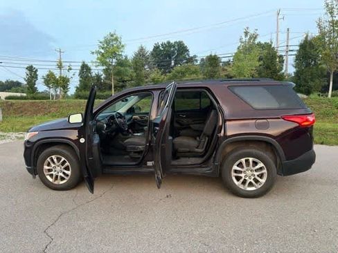 Used 2021 Chevrolet Traverse LT AWD/4WD image 16