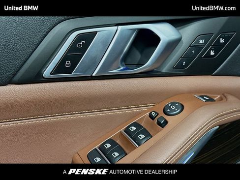 Used 2021 BMW X5 xDrive40i w/ M Sport Package image 3