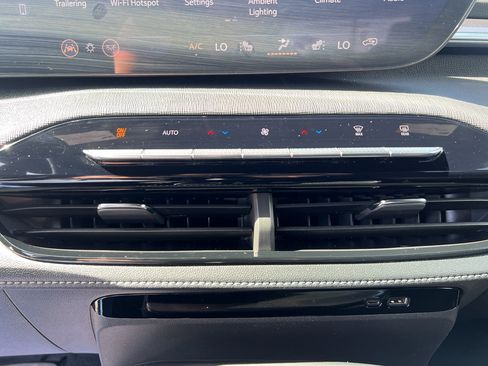 Used 2026 Buick Enclave Sport Touring AWD/4WD image 19