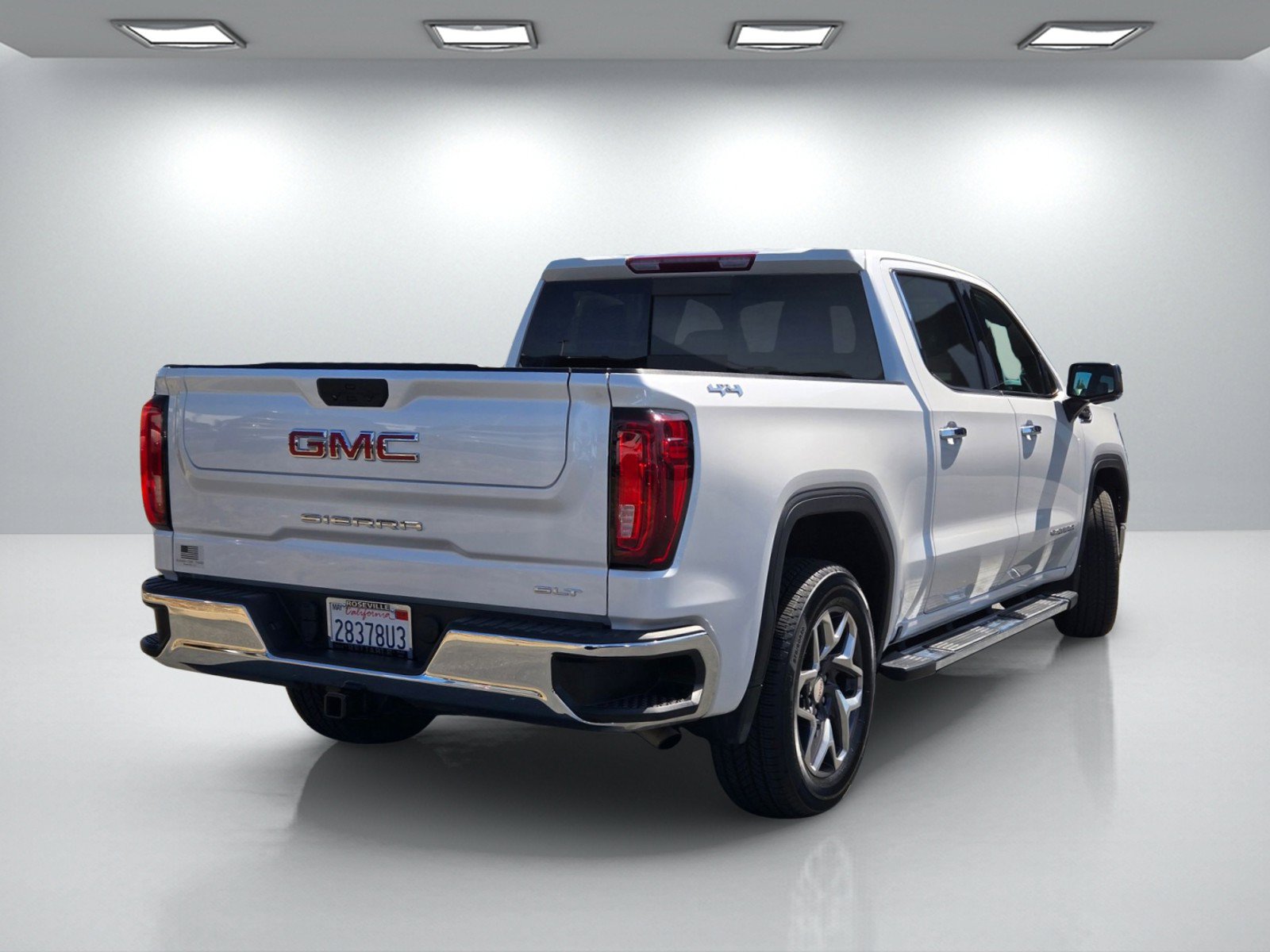 Used 2023 GMC Sierra 1500 SLT w/ SLT Premium Package AWD/4WD image 4