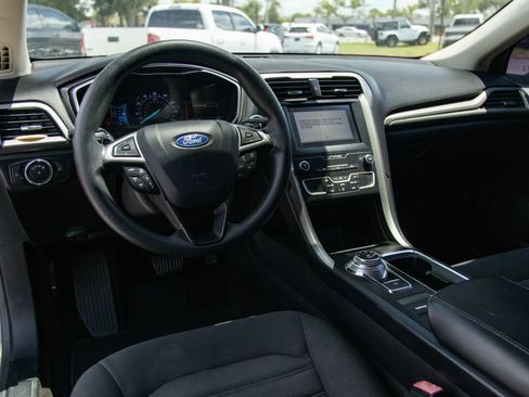 Used 2019 Ford Fusion SE FWD image 13