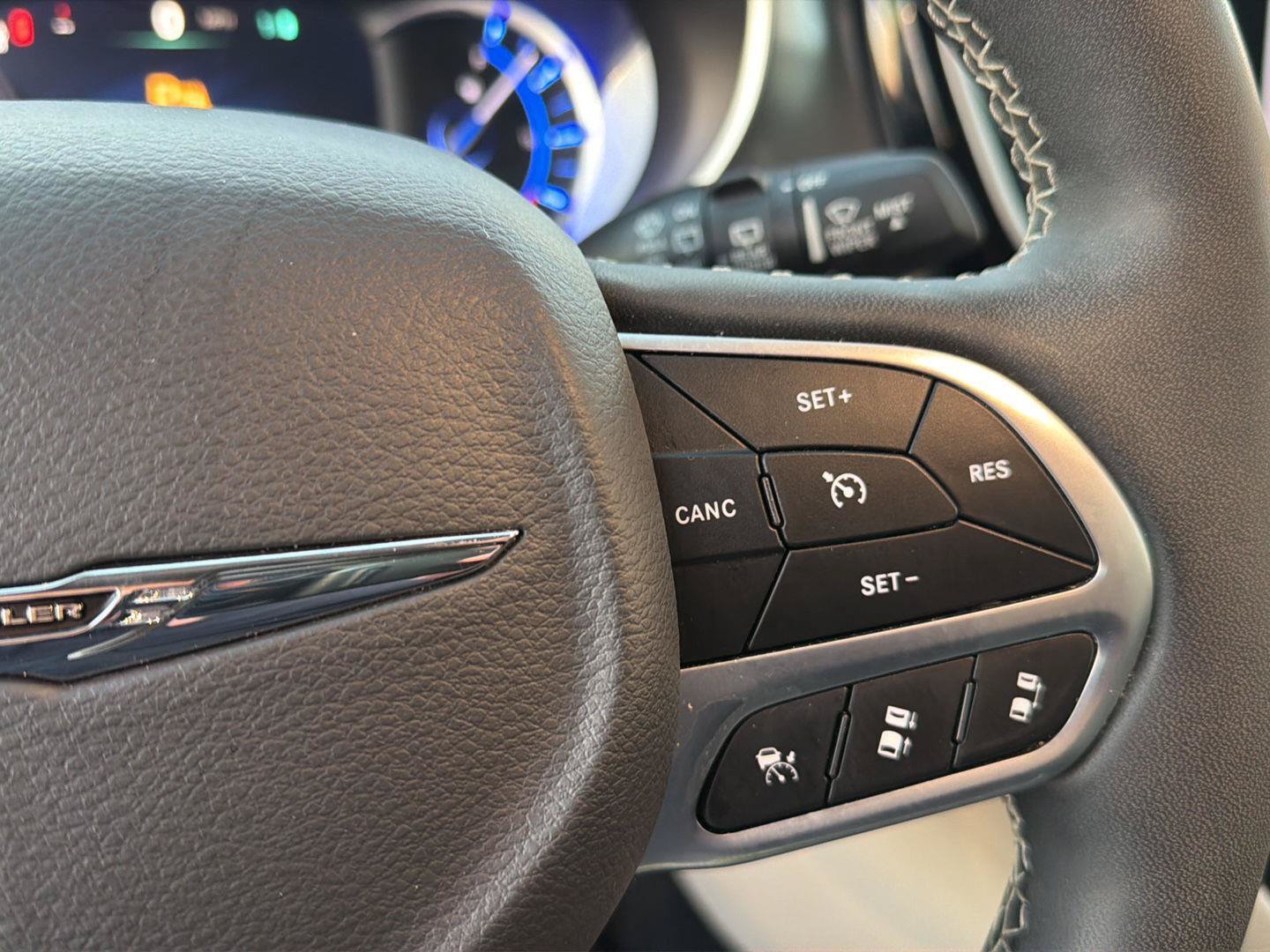 Used 2023 Chrysler Pacifica Touring-L FWD image 20