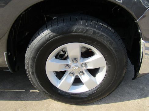 Used 2019 RAM 1500 Classic SLT RWD image 7
