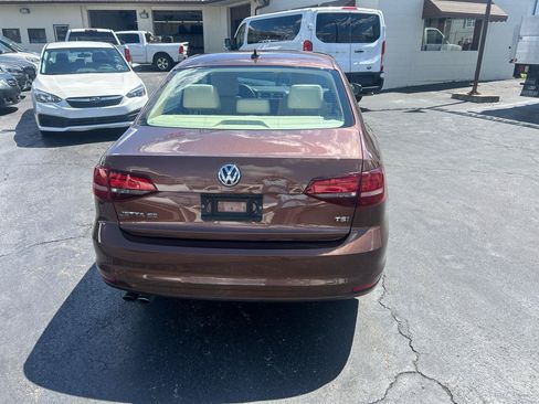 Used 2017 Volkswagen Jetta SE FWD image 6