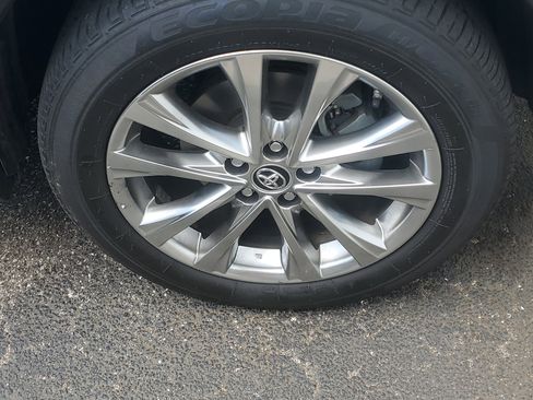 Used 2016 Toyota RAV4 Limited image 3