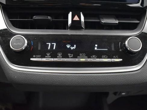 Used 2024 Toyota Corolla LE image 31