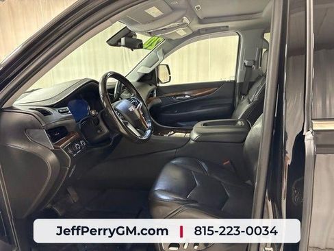 Used 2020 Cadillac Escalade Premium Luxury AWD/4WD image 13