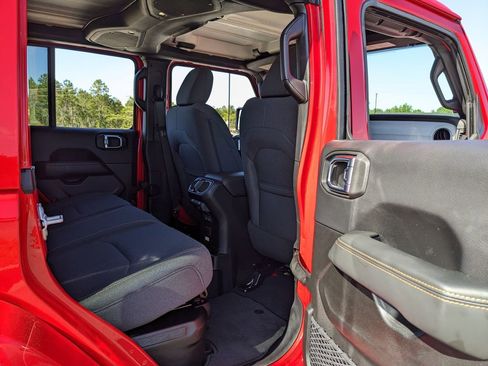 Certified 2025 Jeep Wrangler Unlimited Sahara AWD/4WD image 48