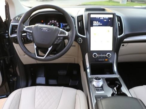 Used 2024 Ford Edge Titanium image 17