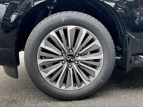 New 2026 INFINITI QX80 Luxe image 17
