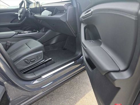 New 2025 Audi Q6 e-tron Premium image 10