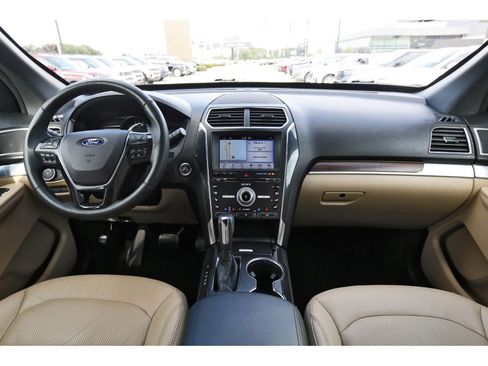 Used 2017 Ford Explorer Limited w/ Equipment Group 301A FWD image 11