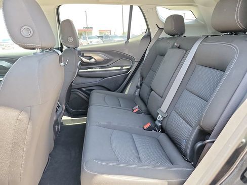 Used 2024 GMC Terrain SLE w/ Driver Convenience Package FWD image 9