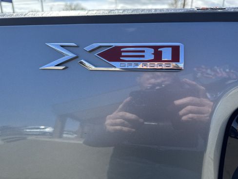 Used 2024 GMC Sierra 3500 SLE w/ SLE Value Package AWD/4WD image 17