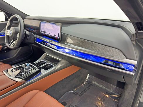 Used 2023 BMW i7 xDrive60 image 15