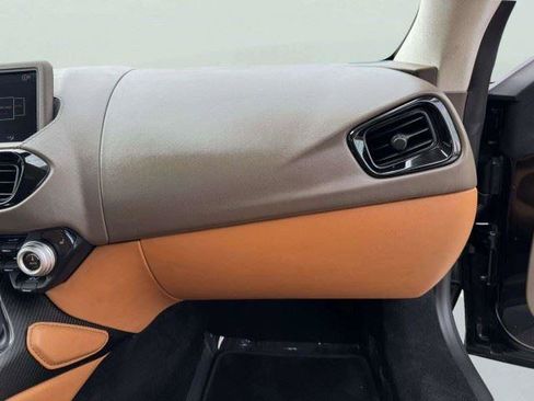 Used 2022 Aston Martin V8 Vantage Roadster RWD image 41