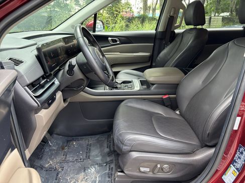Used 2026 Kia Carnival FWD image 29