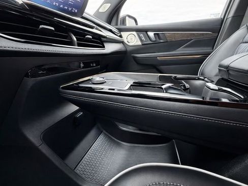 Used 2025 Buick Enclave Avenir w/ Super Cruise Package image 26