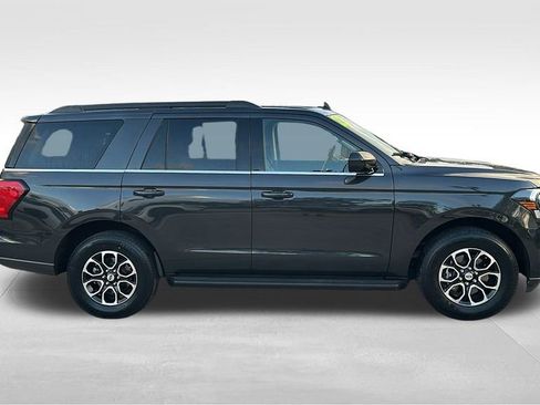 Used 2023 Ford Expedition XLT image 8