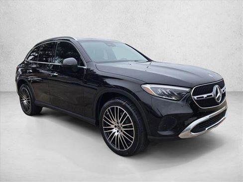 Certified 2025 Mercedes-Benz GLC 300 image 3