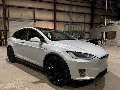 Used 2017 Tesla Model X P100D image 2