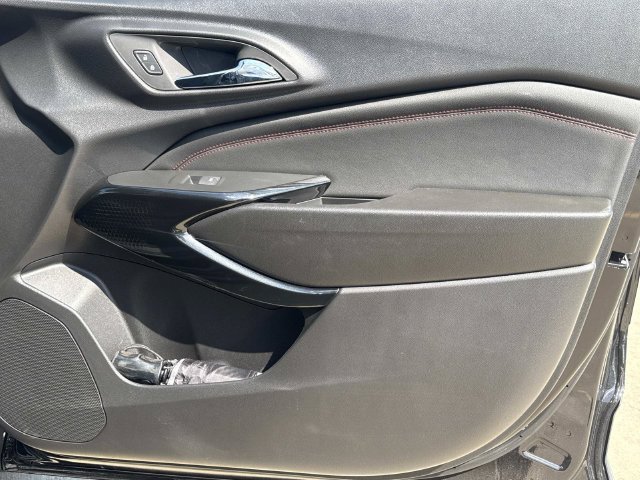 Used 2026 Chevrolet Trax RS w/ Sunroof Package FWD image 17