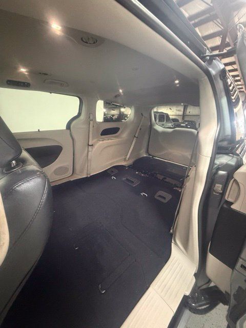 Used 2020 Chrysler Pacifica Touring-L FWD image 22