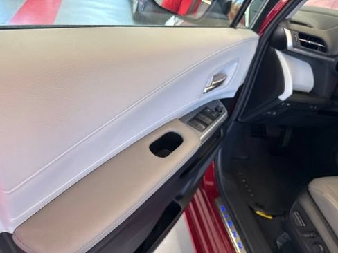 Used 2026 Toyota Sienna XLE FWD image 27