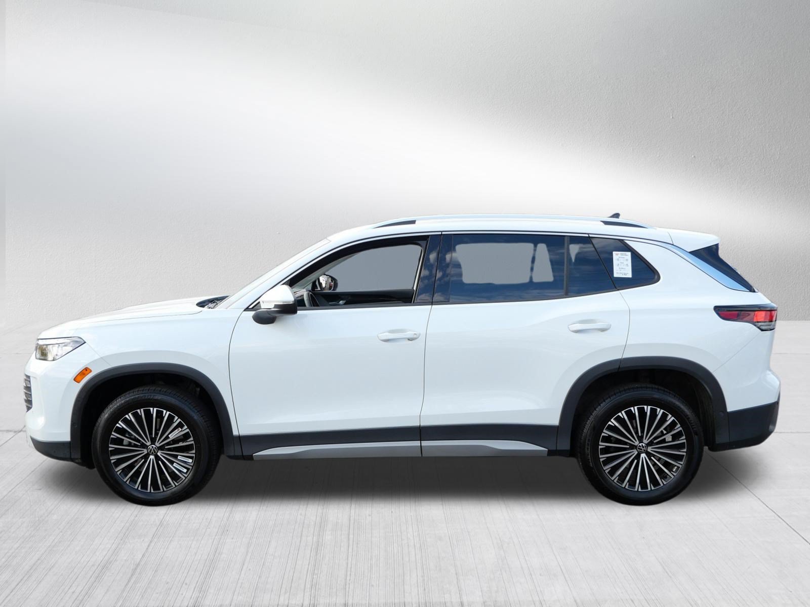 Certified 2025 Volkswagen Tiguan S w/ 18" Wheel Package AWD/4WD image 4