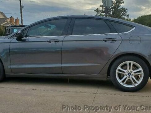 Used 2018 Ford Fusion SE w/ Fusion SE Technology Package image 22