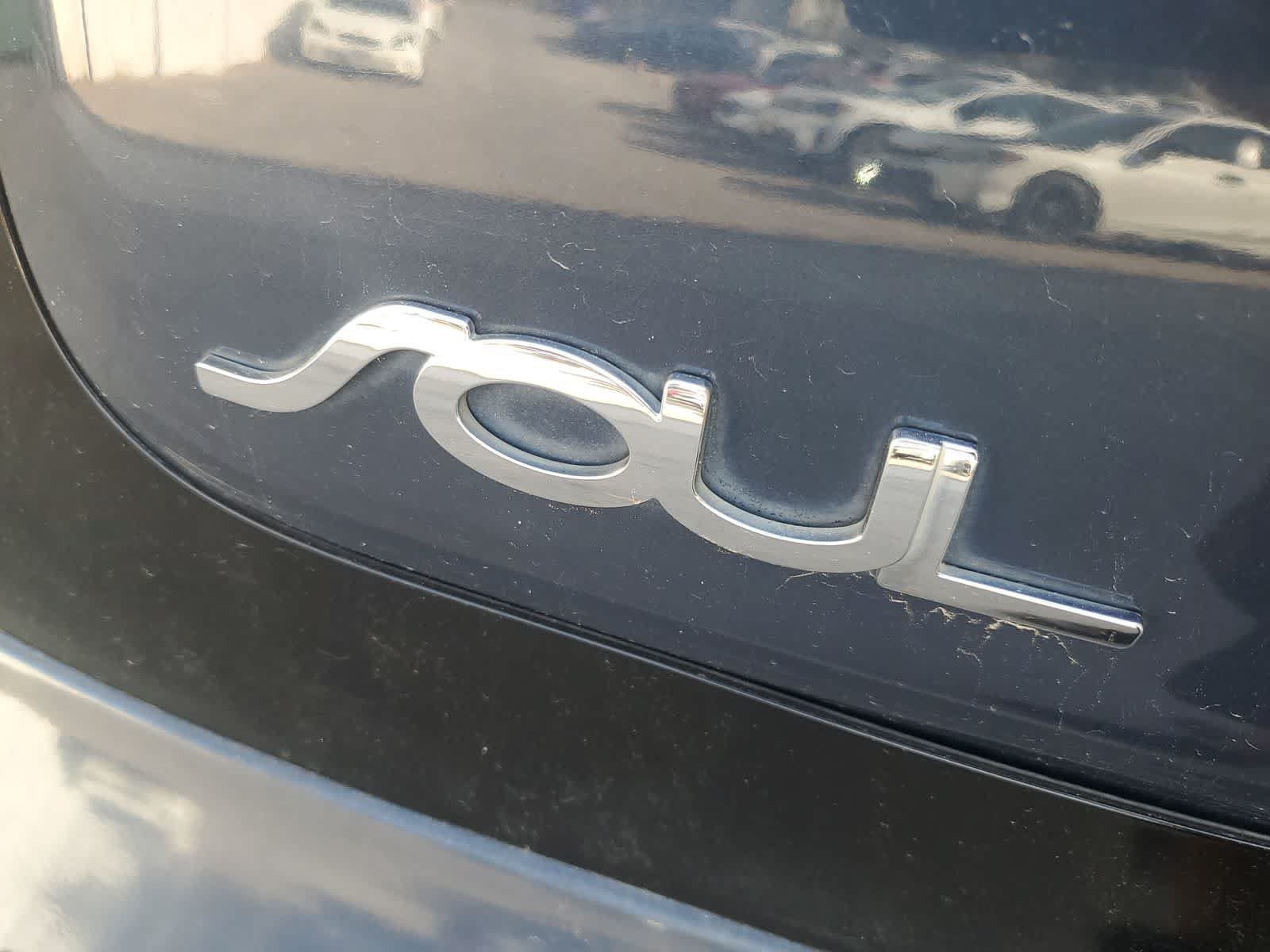 Used 2015 Kia Soul + FWD image 10