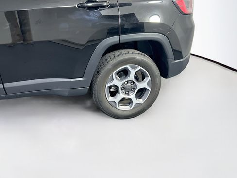 Used 2022 Jeep Compass Trailhawk w/ Trailhawk Convenience Group AWD/4WD image 28