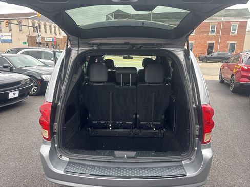 Used 2016 Dodge Grand Caravan SXT image 15
