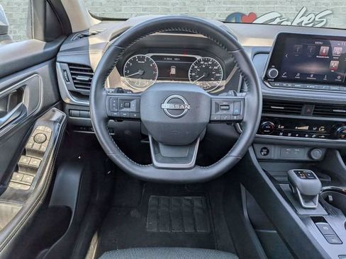 Used 2025 Nissan Rogue SV FWD image 17