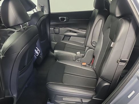 Used 2025 Kia Sorento EX w/ Panoramic Sunroof Package image 18