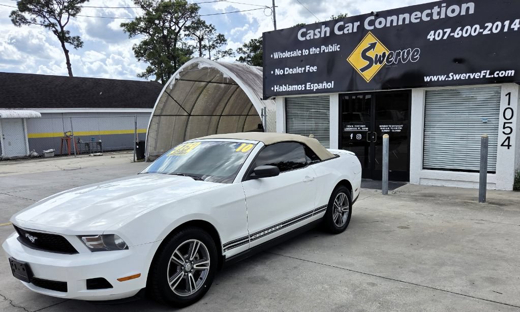 Used 2010 Ford Mustang Convertible RWD image 2