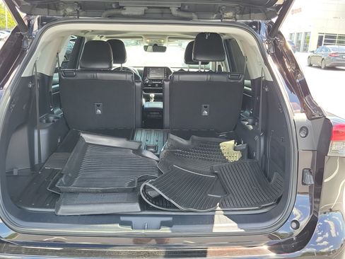 Used 2022 Toyota Highlander XLE AWD/4WD image 10