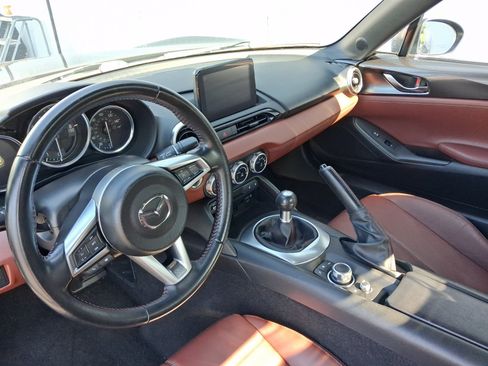 Used 2019 MAZDA MX-5 Miata RF Grand Touring w/ GT-S Package RWD image 4