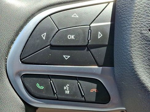 Used 2024 Chrysler Pacifica Touring-L FWD image 21