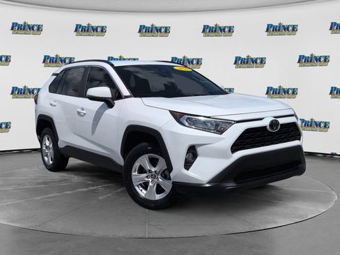 Used 2021 Toyota RAV4 XLE FWD image 3